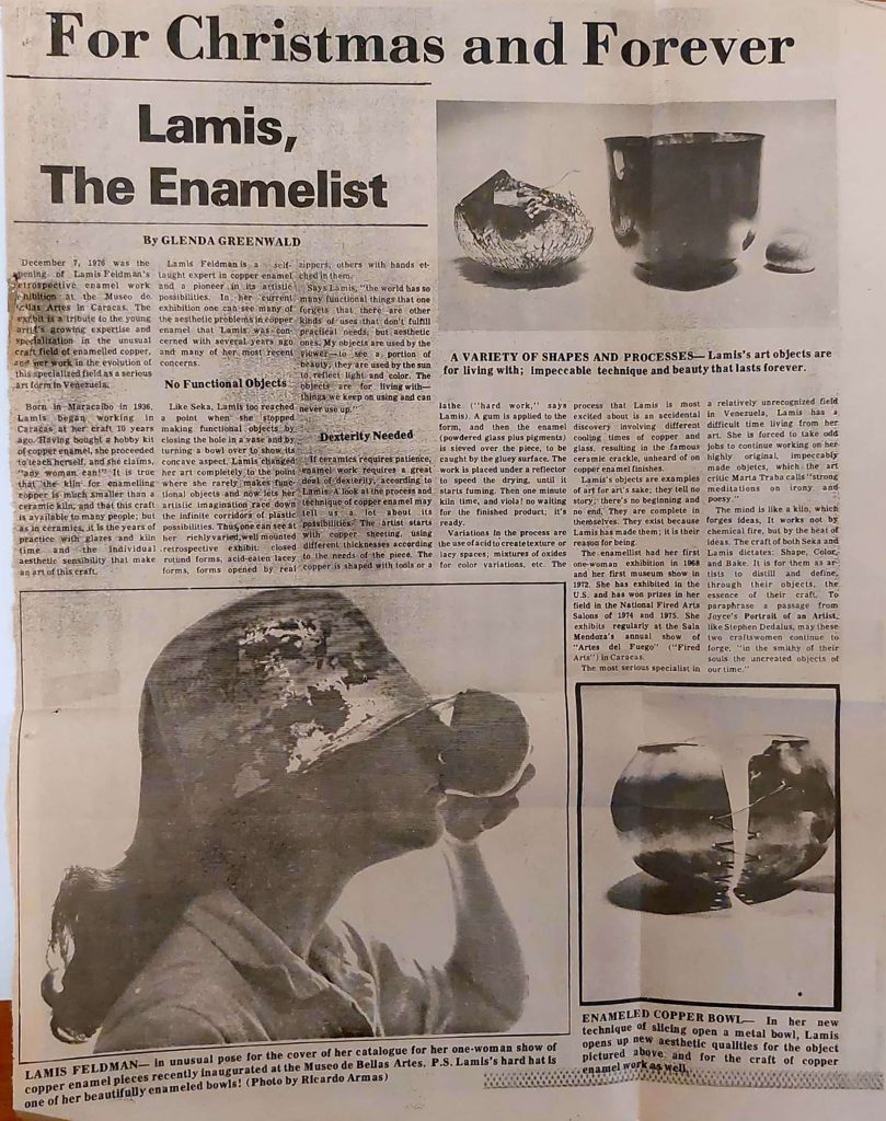 Glenda Greenwald. “For Christmas and Forever. Lamis, The Enamelist”. En: The Daily Journal, Caracas, 12 de diciembre 1976, p. 11.