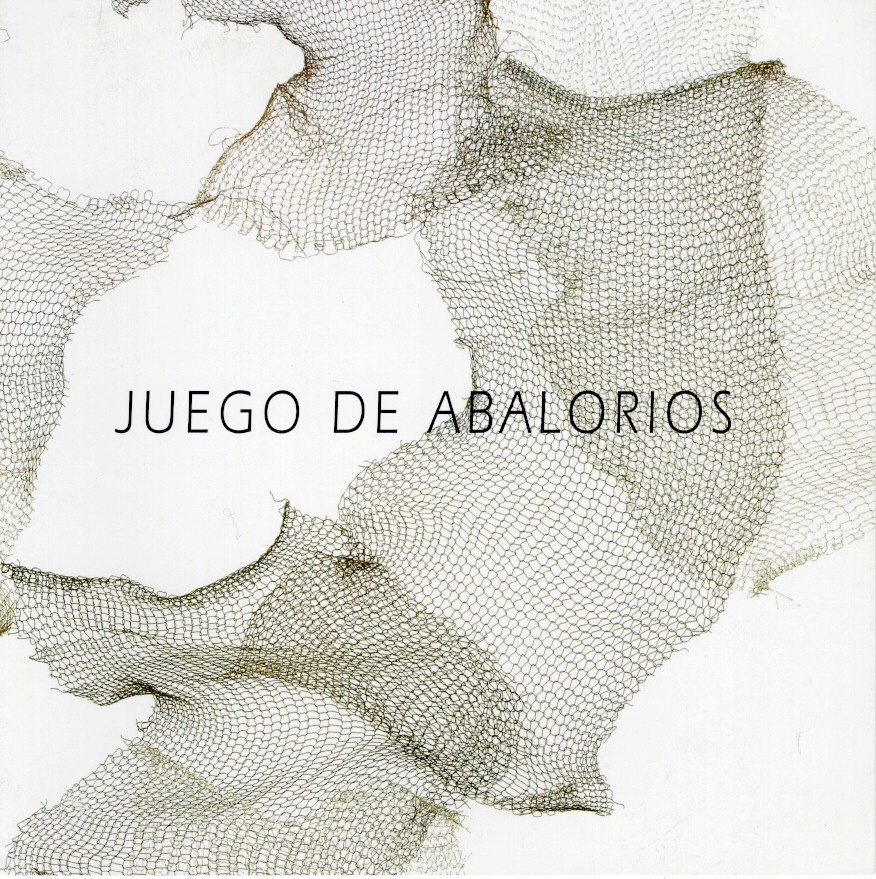 Juego de abalorios [catálogo de exposición]. Fundación Daniela Chappard, Caracas, 2004.