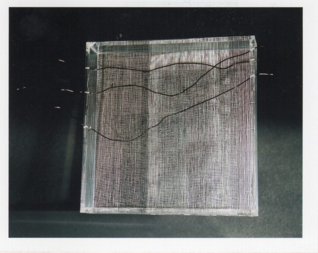 Lamis Feldman, Serie Escrituras entretejidas, 2002. Fotografías de Charlie Riera y Reinaldo Armas