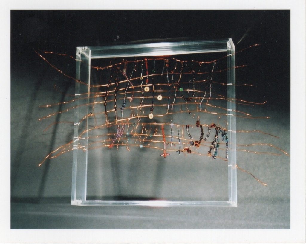 Lamis Feldman, Serie Escrituras entretejidas, 2002. Fotografías de Charlie Riera y Reinaldo Armas