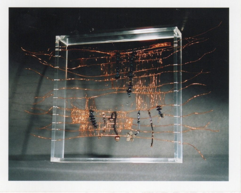 Lamis Feldman, Serie Escrituras entretejidas, 2002. Fotografías de Charlie Riera y Reinaldo Armas