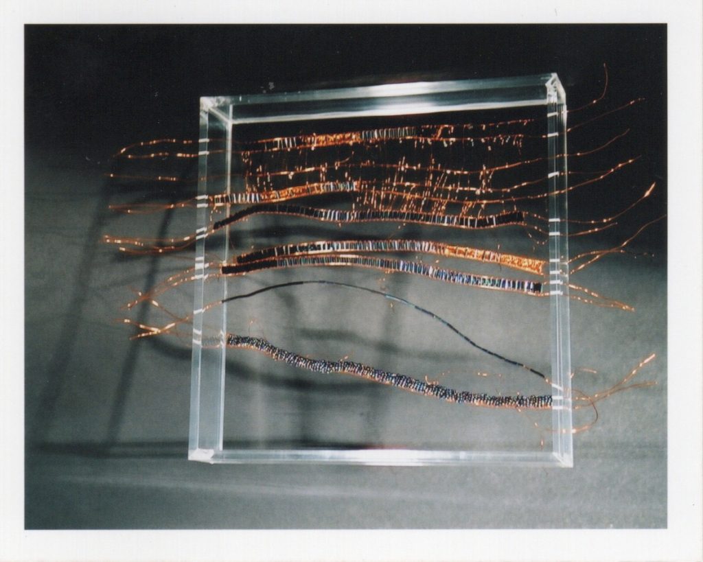 Lamis Feldman, Serie Escrituras entretejidas, 2002. Fotografías de Charlie Riera y Reinaldo Armas