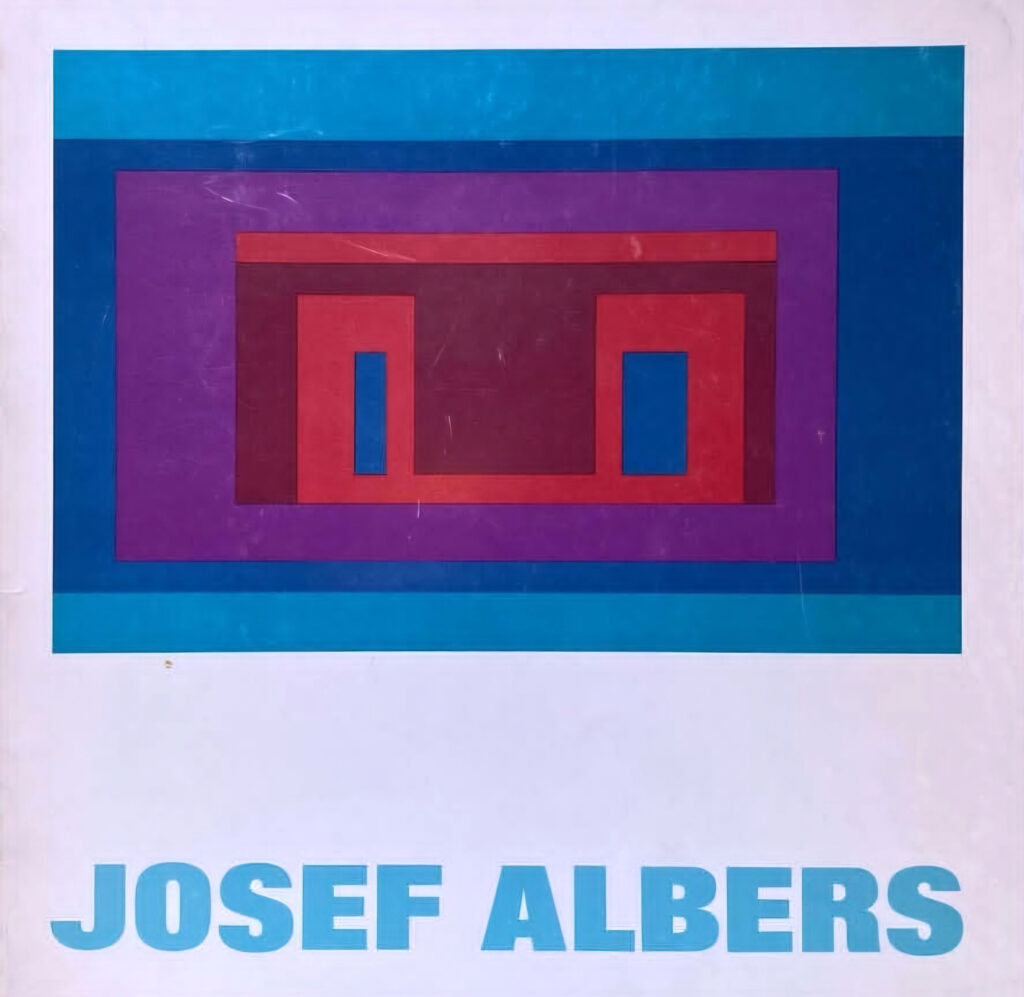 Obra Variante IX de Josef Albers en la portada del catálogo Josef Albers. Prints, 1915-1970. Nueva York, The Brooklyn Museum, 1973. 