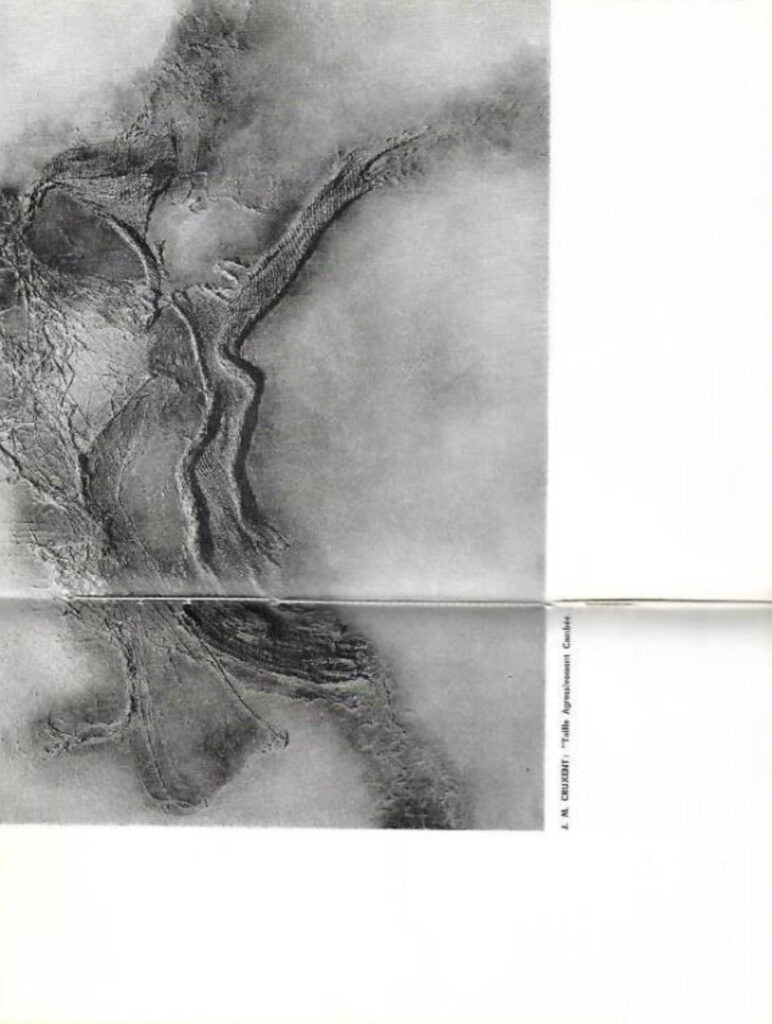 Pintura contemporánea venezolana [catálogo], Museo de Arte Moderno de Bogotá, Bogotá, 1963. Imágenes de catálogo extraídas de: MENDIETA, Alexandra, “Coleccionismo público de arte moderno en Colombia (1948- 1965): los casos del Museo Nacional y el Museo de Arte Moderno de Bogotá” (tesis doctoral, Universidad Autónoma de Madrid, 2018), p. 243. Tomado de: https://repositorio.uam.es/entities/publication/d7da2b33-f0a4-4789-9aae-f0a40a4edfd6