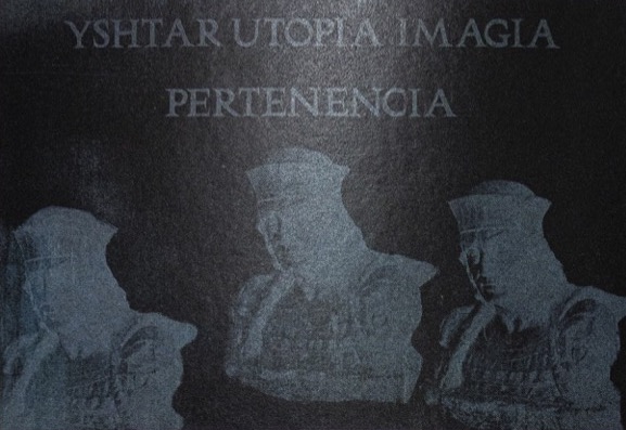 Ana María Mazzei, Pertenencia...Dove?, 1992, acrílico, serigrafía sobre madera y cerradura. 2.20 x 1.60 m. La obra formó parte de la exposición individual Natura, en el Museo de Arte Contemporáneo Sofía Ímber, Caracas (1993). Tomado de: Natura [catálogo de exposición]. Caracas, Museo de Arte Contemporáneo Sofía Ímber, 1993