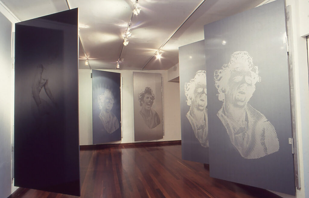 Ana María Mazzei, Madera nocturna, 1993, instalación de dimensiones variables. La obra formó parte de la exposición individual Natura, en el Museo de Arte Contemporáneo Sofía Ímber, Caracas (1993)