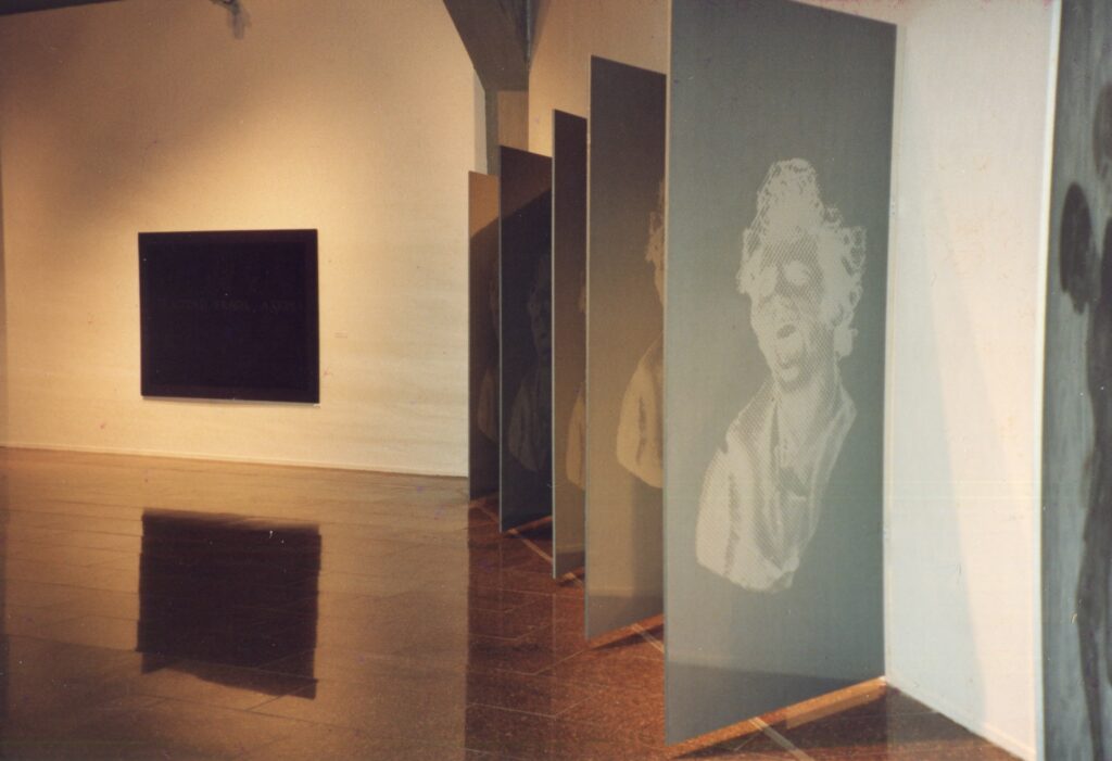 Ana María Mazzei, Madera nocturna, 1993, instalación de dimensiones variables. La obra formó parte de la exposición individual Natura, en el Museo de Arte Contemporáneo Sofía Ímber, Caracas (1993)