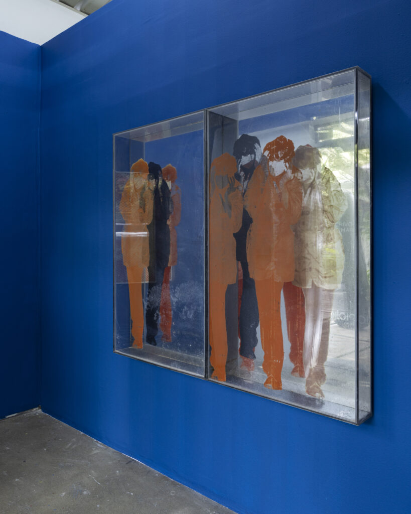 Ana María Mazzei. Progresión real virtual II y III, 1972. Serigrafía sobre espejo y caja de acrílico.  124 x 69 x 12 cm