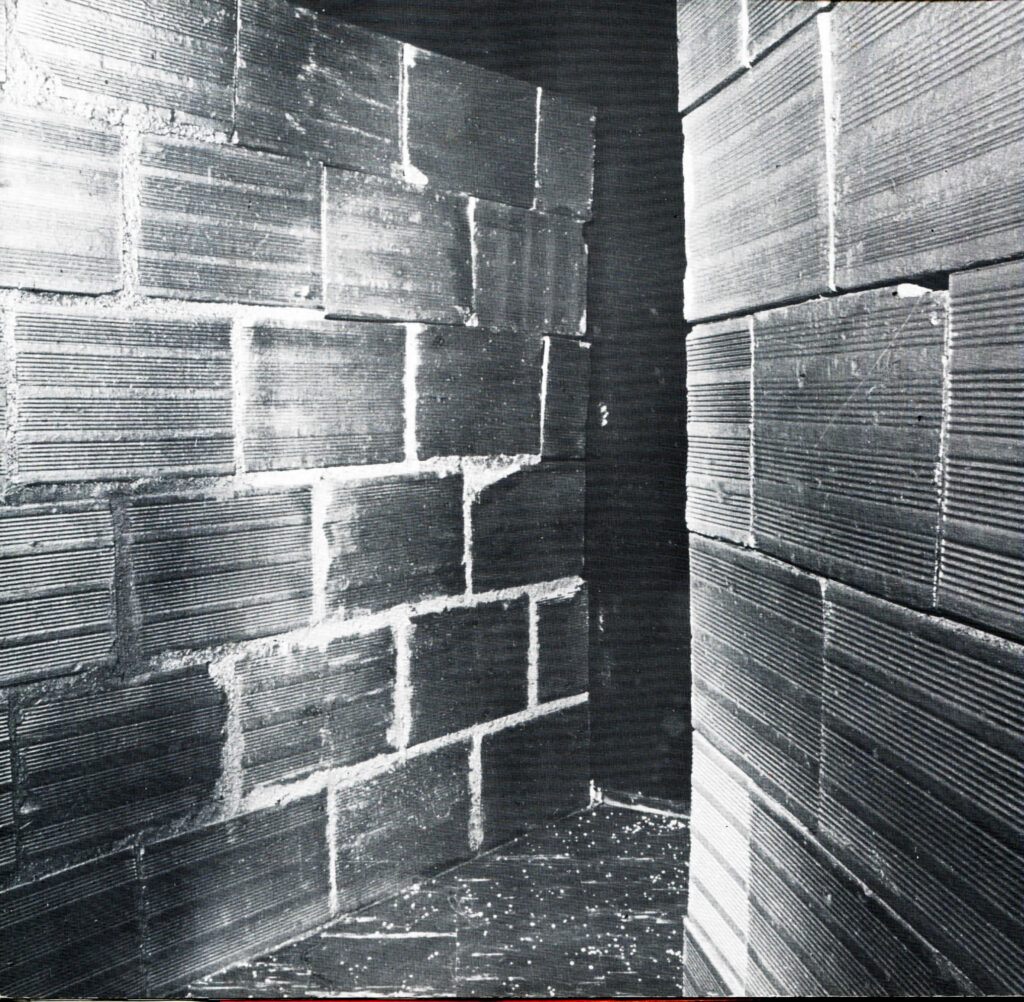 Piel a piel. 12ª Bienal de São Paulo [catálogo de exposición]. Caracas, Instituto Nacional de Cultural y Bellas Artes, 1973.