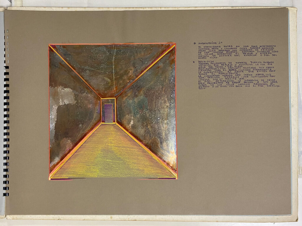 William Stone. “Ambientación 2da.” [dibujo preparatorio] en Piel a piel. Dorrego, Mazzei, Römer, Socorro, Stone, Zabala, sin fecha. Lápiz, creyón, marcador y papel de acabado metalizado sobre cartulina. Colección C&FE, Caracas, [p. 2].