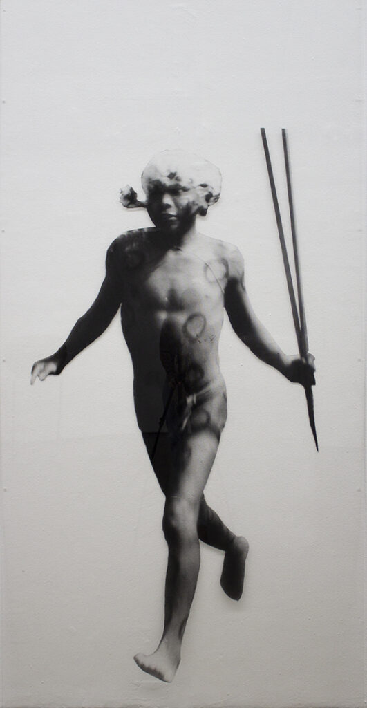 Ana María Mazzei, Sin título (Image of a Yanomami man), 1997. Serigrafía sobre panel de acrílico, 243 x 122 cm. Pieza que conformó la instalación de la muestra New Work: Ana María Mazzei, Miami Art Museum, 1997.